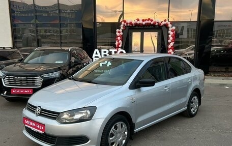 Volkswagen Polo VI (EU Market), 2013 год, 897 000 рублей, 1 фотография