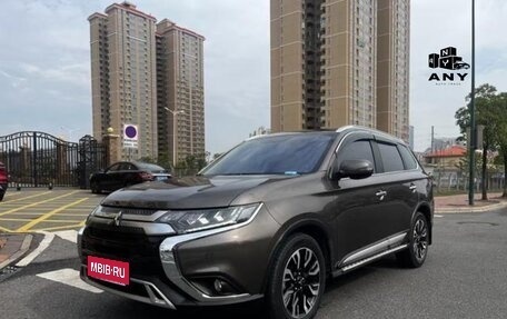 Mitsubishi Outlander III рестайлинг 3, 2022 год, 2 430 000 рублей, 1 фотография