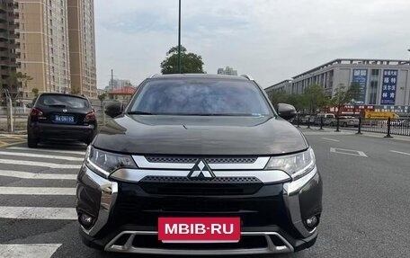 Mitsubishi Outlander III рестайлинг 3, 2022 год, 2 430 000 рублей, 7 фотография