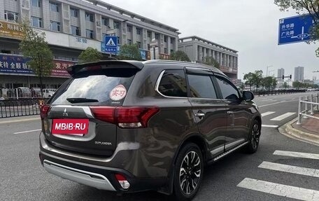 Mitsubishi Outlander III рестайлинг 3, 2022 год, 2 430 000 рублей, 8 фотография