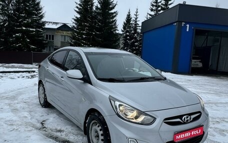 Hyundai Solaris II рестайлинг, 2012 год, 930 000 рублей, 1 фотография