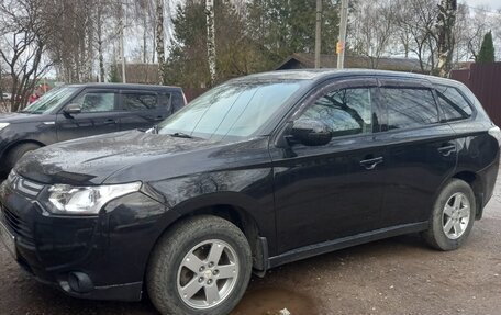 Mitsubishi Outlander III рестайлинг 3, 2013 год, 1 800 000 рублей, 6 фотография