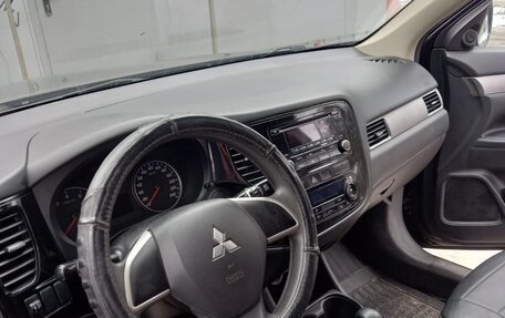 Mitsubishi Outlander III рестайлинг 3, 2013 год, 1 800 000 рублей, 4 фотография