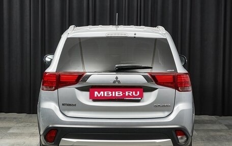 Mitsubishi Outlander III рестайлинг 3, 2015 год, 2 259 000 рублей, 5 фотография