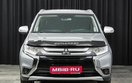 Mitsubishi Outlander III рестайлинг 3, 2015 год, 2 259 000 рублей, 2 фотография