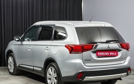 Mitsubishi Outlander III рестайлинг 3, 2015 год, 2 259 000 рублей, 6 фотография