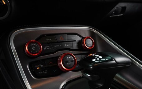 Dodge Challenger III рестайлинг 2, 2022 год, 10 000 000 рублей, 13 фотография