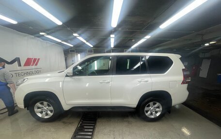 Toyota Land Cruiser Prado 150 рестайлинг 2, 2014 год, 4 090 000 рублей, 2 фотография