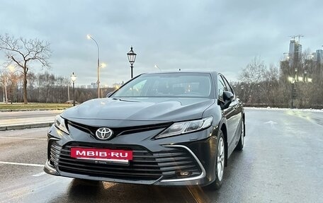 Toyota Camry, 2021 год, 3 300 000 рублей, 3 фотография