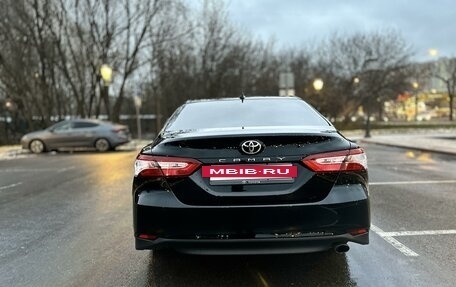 Toyota Camry, 2021 год, 3 300 000 рублей, 6 фотография