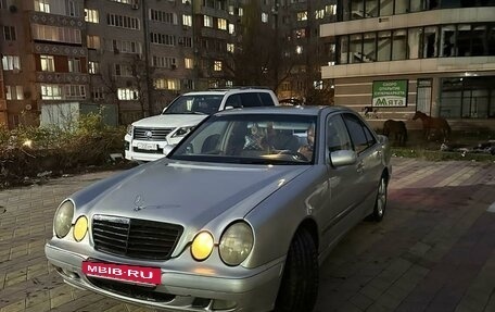 Mercedes-Benz E-Класс, 2000 год, 500 000 рублей, 2 фотография