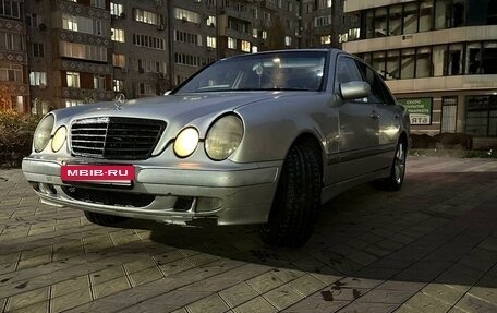 Mercedes-Benz E-Класс, 2000 год, 500 000 рублей, 4 фотография