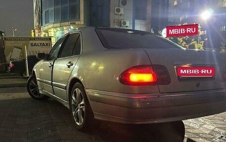 Mercedes-Benz E-Класс, 2000 год, 500 000 рублей, 5 фотография