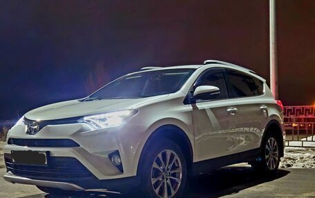 Toyota RAV4, 2018 год, 3 350 000 рублей, 2 фотография