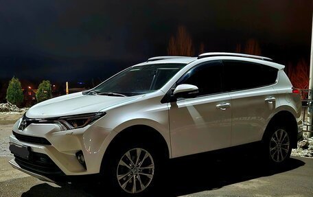 Toyota RAV4, 2018 год, 3 350 000 рублей, 3 фотография