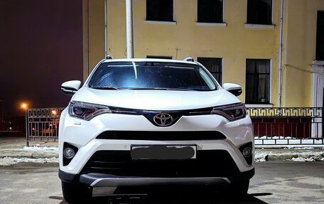 Toyota RAV4, 2018 год, 3 350 000 рублей, 12 фотография