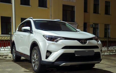 Toyota RAV4, 2018 год, 3 350 000 рублей, 8 фотография