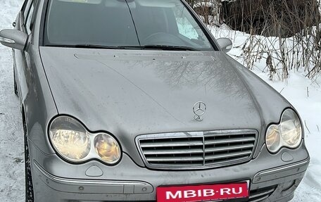 Mercedes-Benz C-Класс, 2005 год, 1 150 000 рублей, 1 фотография