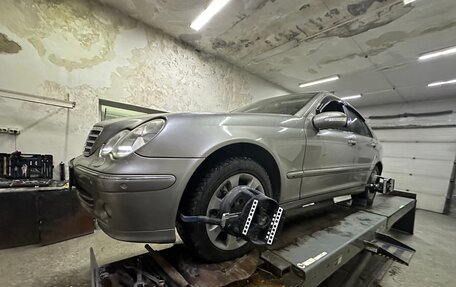 Mercedes-Benz C-Класс, 2005 год, 1 150 000 рублей, 3 фотография