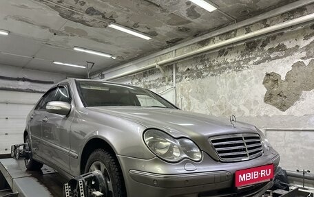 Mercedes-Benz C-Класс, 2005 год, 1 150 000 рублей, 2 фотография