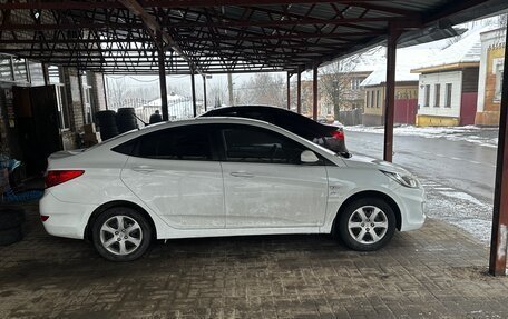 Hyundai Solaris II рестайлинг, 2013 год, 790 000 рублей, 2 фотография