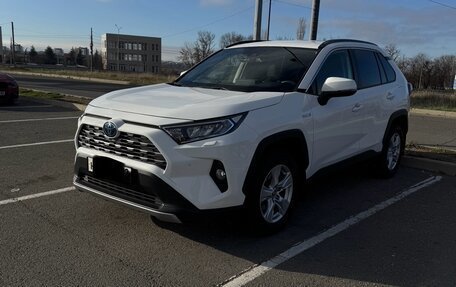 Toyota RAV4, 2020 год, 3 300 000 рублей, 4 фотография