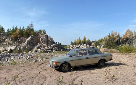 Mercedes-Benz W123, 1980 год, 450 000 рублей, 2 фотография