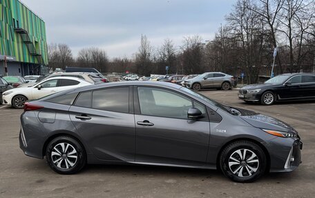 Toyota Prius IV XW50, 2019 год, 2 950 000 рублей, 4 фотография