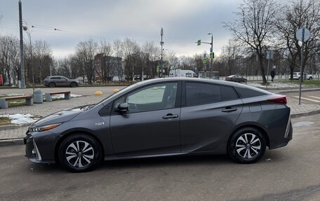 Toyota Prius IV XW50, 2019 год, 2 950 000 рублей, 5 фотография