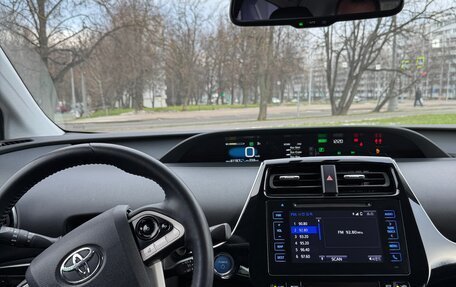 Toyota Prius IV XW50, 2019 год, 2 950 000 рублей, 7 фотография