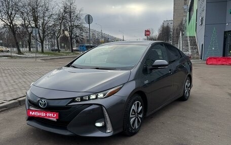 Toyota Prius IV XW50, 2019 год, 2 950 000 рублей, 3 фотография