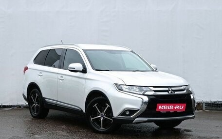 Mitsubishi Outlander III рестайлинг 3, 2016 год, 2 150 000 рублей, 3 фотография