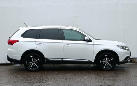 Mitsubishi Outlander III рестайлинг 3, 2016 год, 2 150 000 рублей, 4 фотография