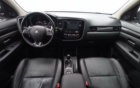 Mitsubishi Outlander III рестайлинг 3, 2016 год, 2 150 000 рублей, 12 фотография