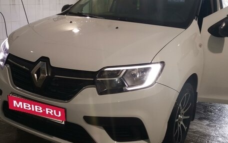 Renault Logan II, 2018 год, 965 000 рублей, 13 фотография