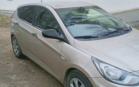 Hyundai Solaris II рестайлинг, 2013 год, 830 000 рублей, 2 фотография