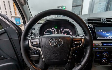 Toyota Land Cruiser Prado 150 рестайлинг 2, 2018 год, 5 550 000 рублей, 33 фотография