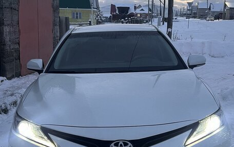 Toyota Camry, 2021 год, 2 950 000 рублей, 1 фотография