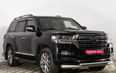 Toyota Land Cruiser 200, 2018 год, 7 789 000 рублей, 3 фотография