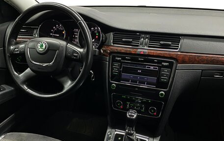 Skoda Superb III рестайлинг, 2013 год, 1 050 000 рублей, 20 фотография