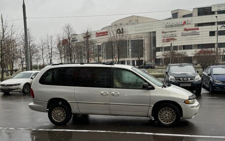 Chrysler Town & Country III, 1998 год, 420 000 рублей, 2 фотография