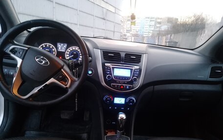 Hyundai Solaris II рестайлинг, 2012 год, 680 000 рублей, 14 фотография