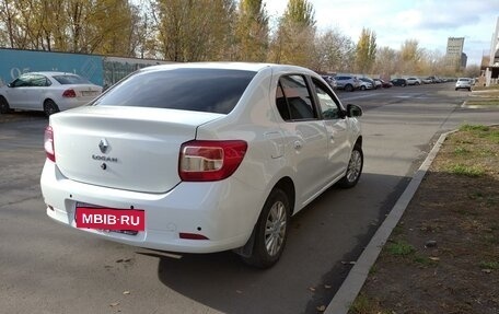 Renault Logan II, 2017 год, 850 000 рублей, 4 фотография