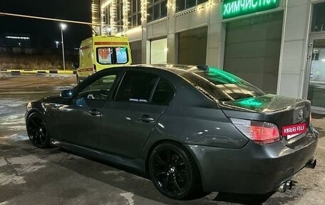 BMW 5 серия, 2004 год, 950 000 рублей, 2 фотография