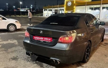 BMW 5 серия, 2004 год, 950 000 рублей, 3 фотография