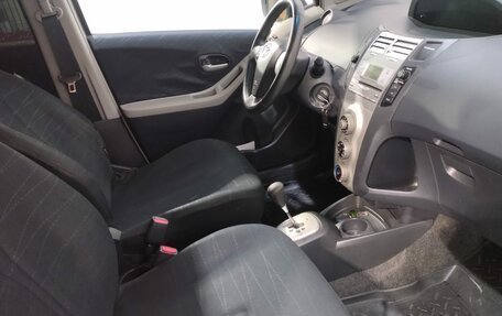 Toyota Yaris III рестайлинг, 2007 год, 665 000 рублей, 12 фотография