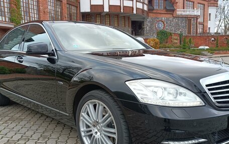 Mercedes-Benz S-Класс, 2011 год, 1 950 000 рублей, 1 фотография