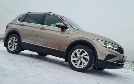 Volkswagen Tiguan II, 2021 год, 3 600 000 рублей, 10 фотография