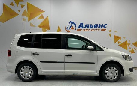 Volkswagen Touran III, 2011 год, 990 000 рублей, 2 фотография