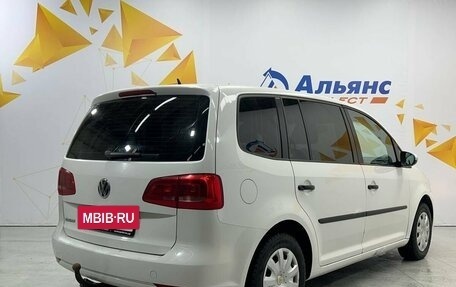 Volkswagen Touran III, 2011 год, 990 000 рублей, 3 фотография